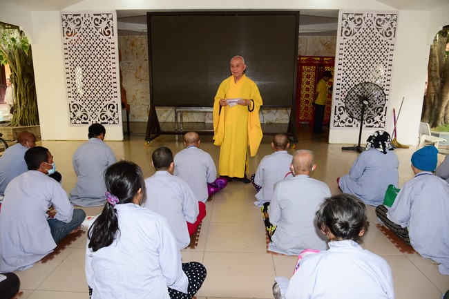 Giving gifts to oncology  patients attending One Day Retreat